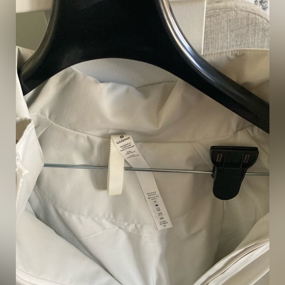 Lululemon nylon jacket coat with polyester lining Size 10 - Picture 3 of 3